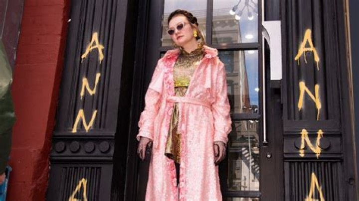 The Ultimate Pop-Culture Con Artist