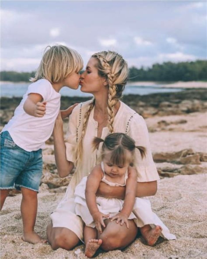 Unveiling The Secrets And Inspiration Of Barefoot Blonde